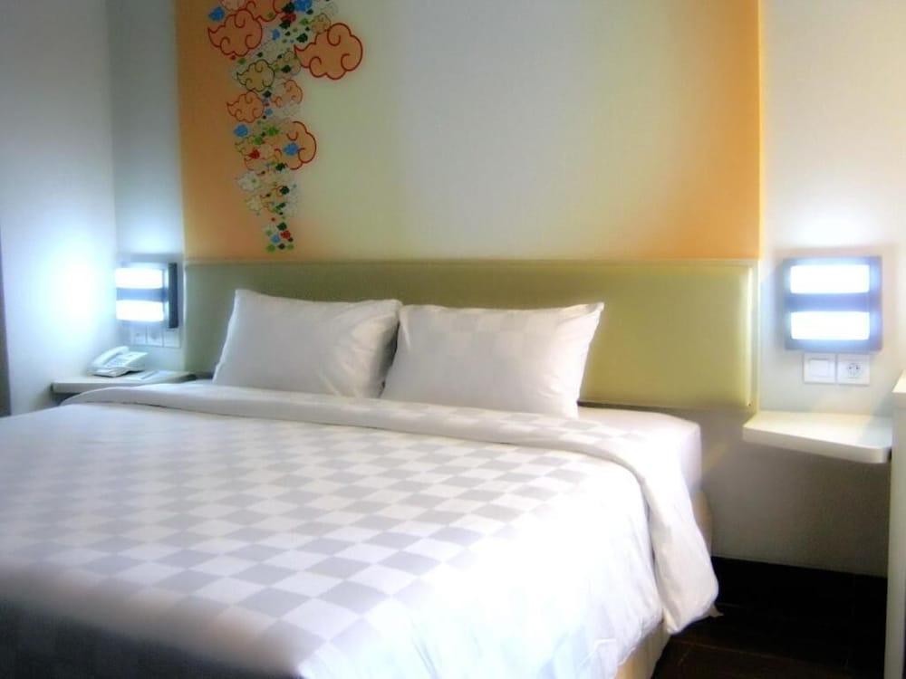 Cordela Hotel Cirebon Exteriör bild