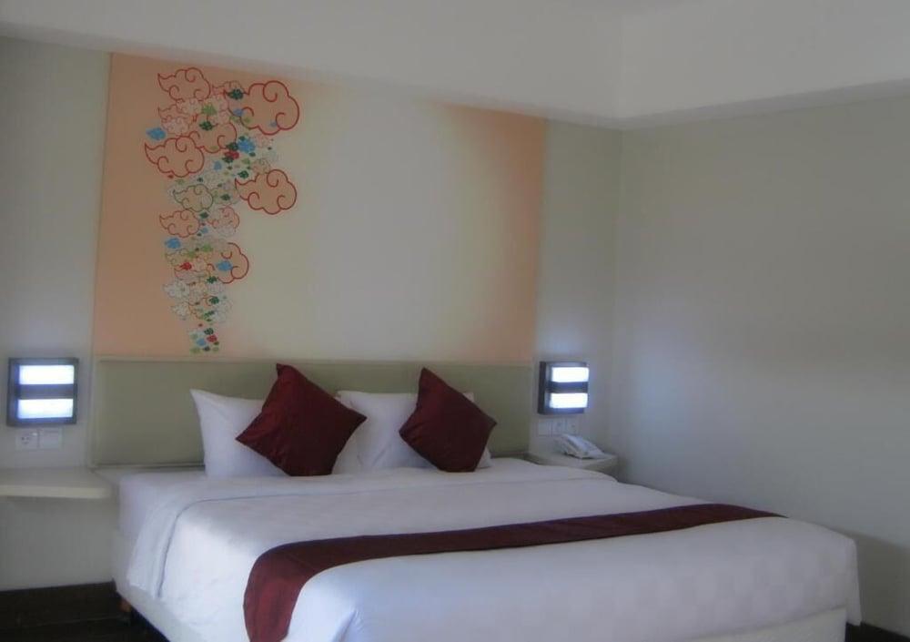 Cordela Hotel Cirebon Exteriör bild