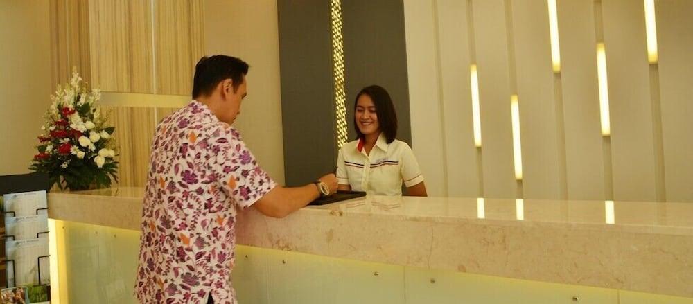 Cordela Hotel Cirebon Exteriör bild